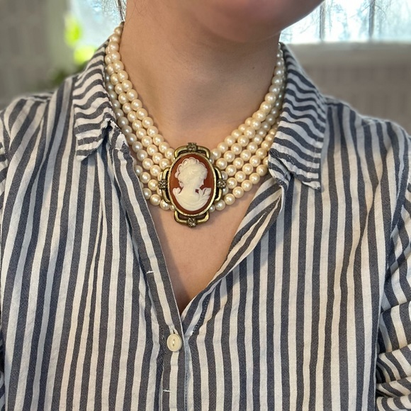 SOLD Cameo Pearl 5 strand Pearl necklace 18” snap clasp - Picture 6 of 6